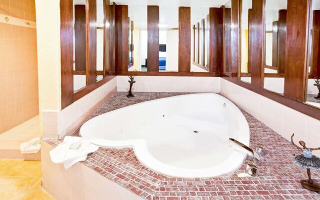 Travelodge by Wyndham Chatsworth