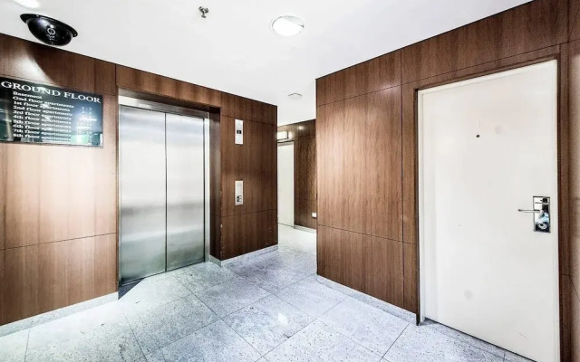 Two bedroom Apt next to Perth CBD with Parking.