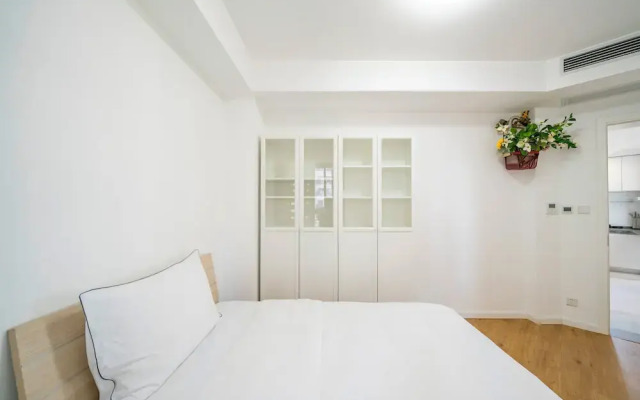 Tyms Spacious 4BR 2BA Apt Xujiahui