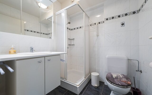 Flat Near Zeedijk With Side sea Views