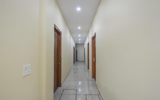 Paradise In by OYO Rooms