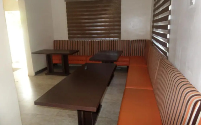 Vine Apartments & Resort