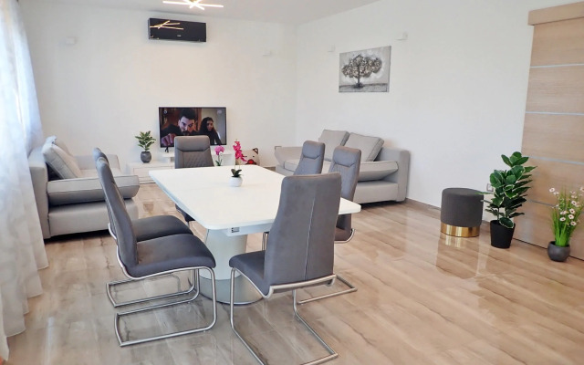 Apartments in Starigrad-Paklenica, modern and comfortable