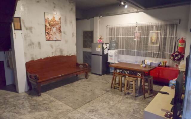 Mon Lodge & Yoga Donmuang