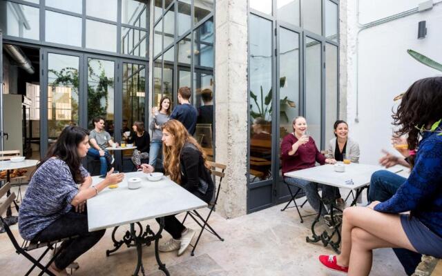 Black Swan Hostel Sevilla