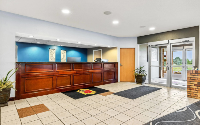 Super 8 by Wyndham Osseo WI