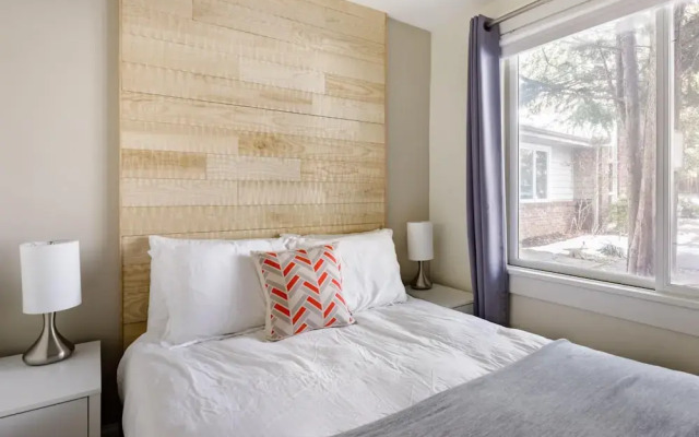 Downton Annie Apartment Two 2BD 1BA Parking