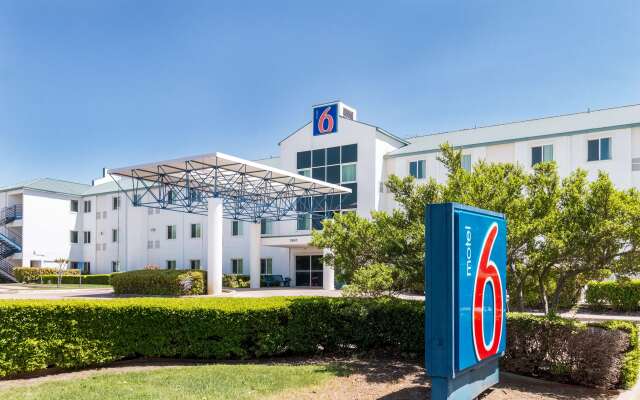 Motel 6 Irving, TX - DFW Airport North