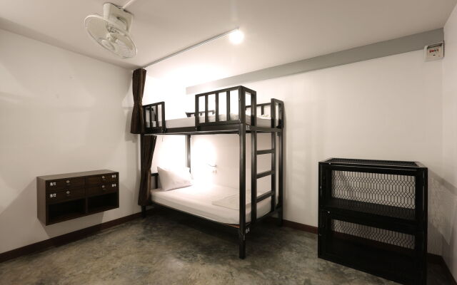 Balcony Party Hostel - Adult 18+