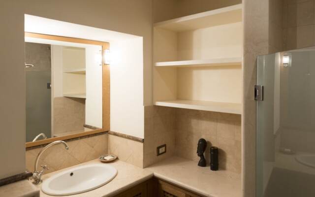 lolART luxury at Spanish Steps