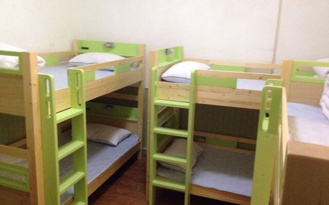 No.2 Courtyard Youth Hostel