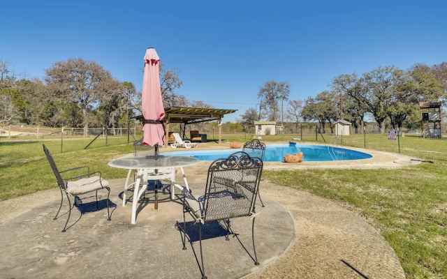 Bandera Carriage House w/ Medina River Access!