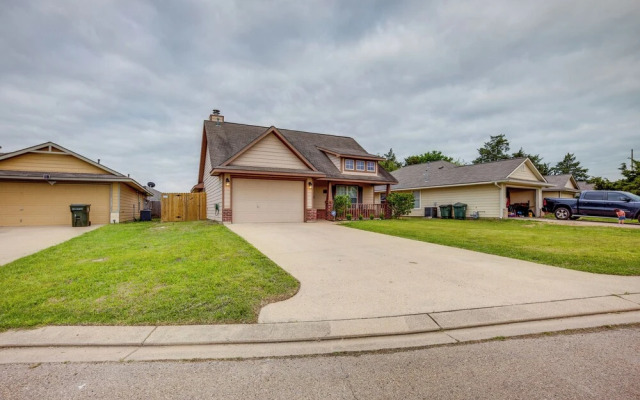 Pet-friendly Texas Retreat w/ Fenced-in Yard!