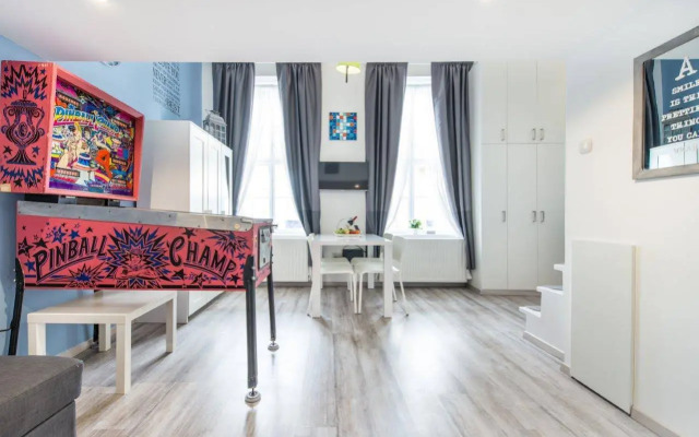 happy home Budapest BLUE