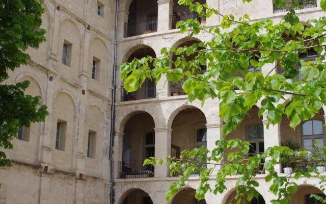 Clos des Arts Suspendus