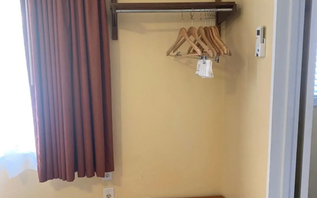 Oasis Inn & Suites