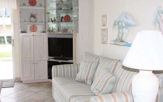 Jamaica Royale - 001 - 1 Br Condo