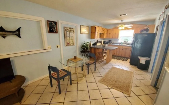 Three Bedroom, 2 Bath With Amazing Views From Balcony - Hidden Treasure