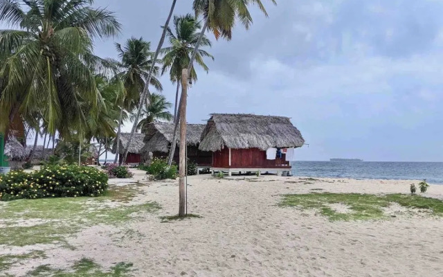 Cabins on paradise San Blas island
