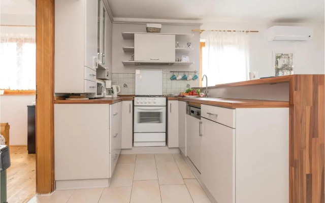 Four-Bedroom Holiday home Maslenica with Sea View 01