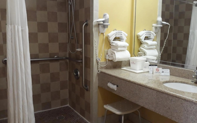 Ramada by Wyndham Temple Terrace/Tampa North