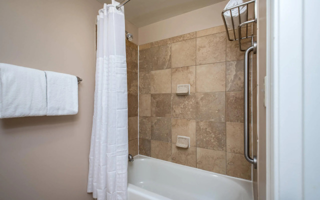 Arlington Court Suites, a Clarion Collection Hotel