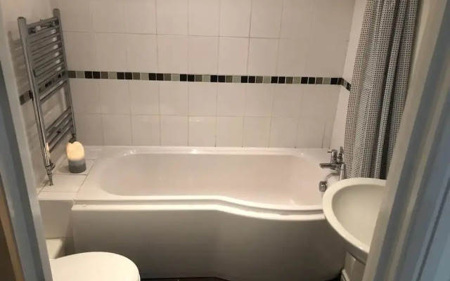 Fabulous, Modern 2 Bed Flat in Central Cardiff