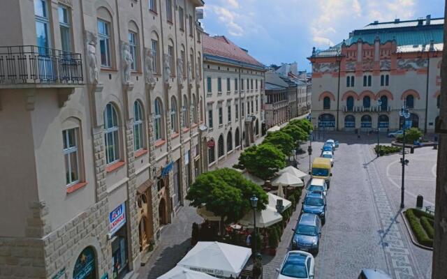 Main Square - Pollack's House