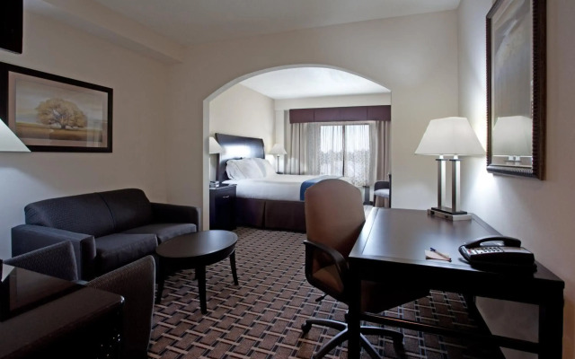 Holiday Inn Express & Suites Hope Mills-Fayetteville Arpt by IHG