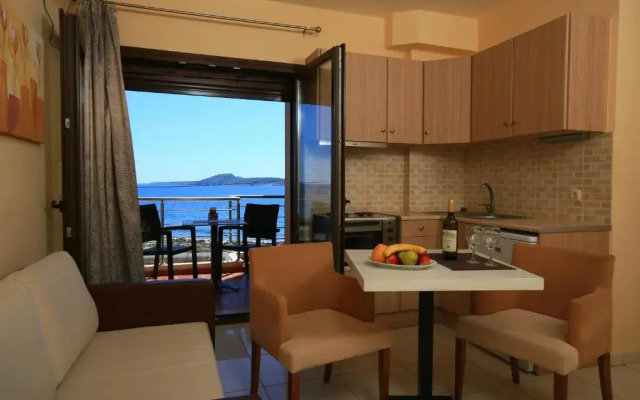 Faros Luxury Suites & Restaurant