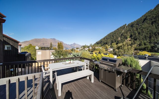 16 guests. Unique, central, mountain & lake views