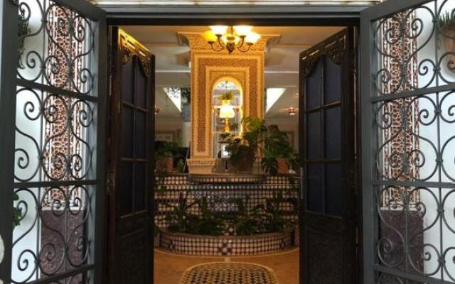Riad Salt River