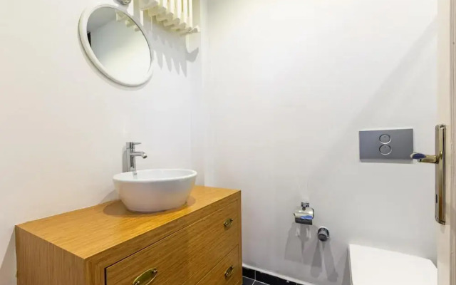 Spacious Apartment on Bagdat Street Kadikoy