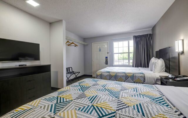 Studio 6 Arlington, TX - South - Dallas