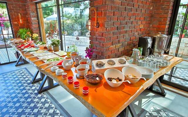 Lale Hotel