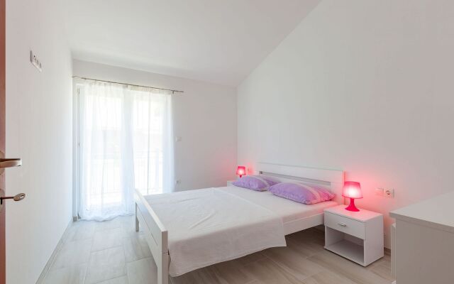 Apartment Ana - free parking: A7 Stanici, Riviera Omis