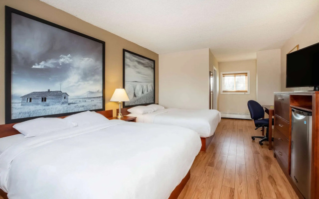 Super 8 by Wyndham Smoky Lake