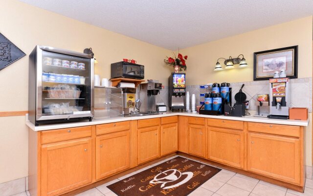 Americas Best Value Inn & Suites Detroit Lakes