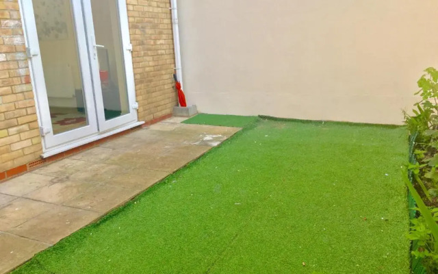 London 4 Bedrooms 3 Bathrooms with Garden House