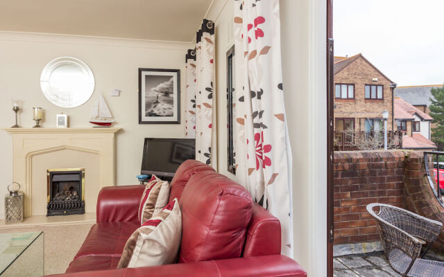 Quay Holidays - Harbourside Park