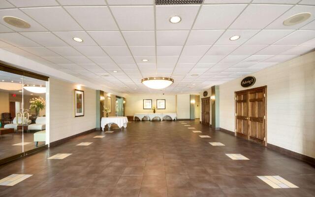 Exton Hotel & Conference Center