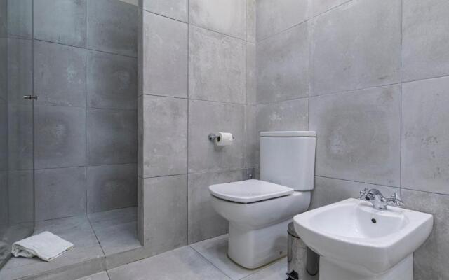Glamorous Lisbon 2BDR Apartment by LovelyStay