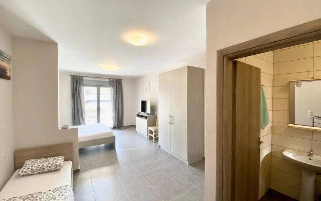EllinFos ApartHotel