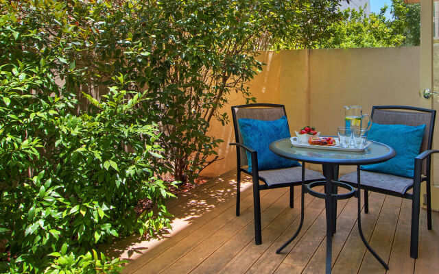 The Peninsula Riverside Serviced Apartments