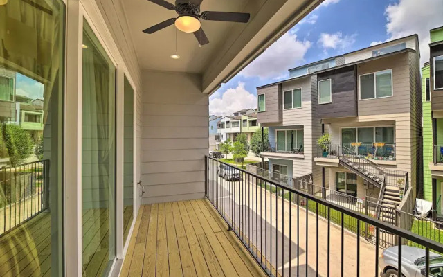 Bright & Spacious Houston Townhome: Near Dtwn