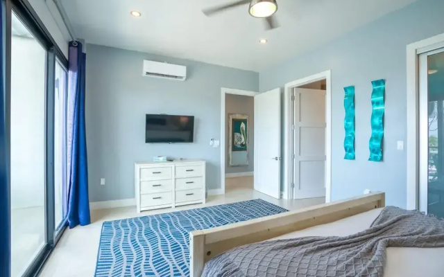 Oceanfront Sunset Gecko Condo - Second Floor 2B
