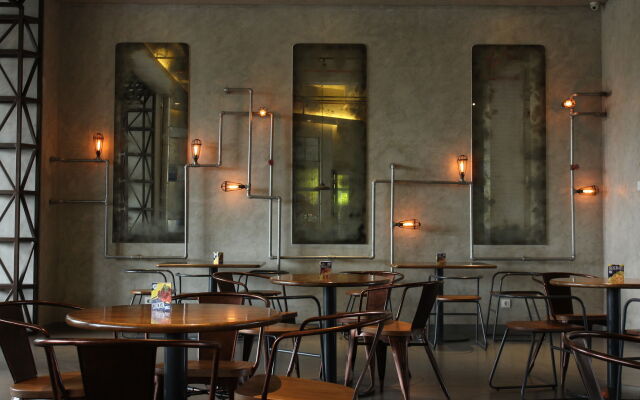 YELLO Hotel Jemursari Surabaya