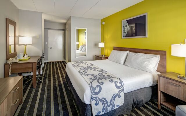 Americana Hotel