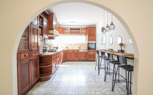 Supreme 4BR Villa With Garden & Sea View