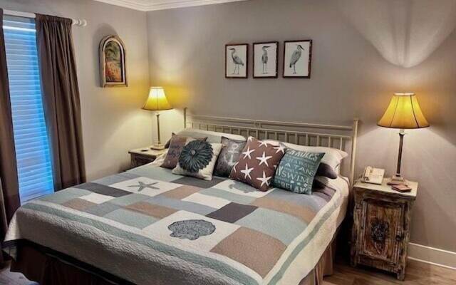 Pelican Beach 0807 1 Bedroom Condo by Pelican Beach Management